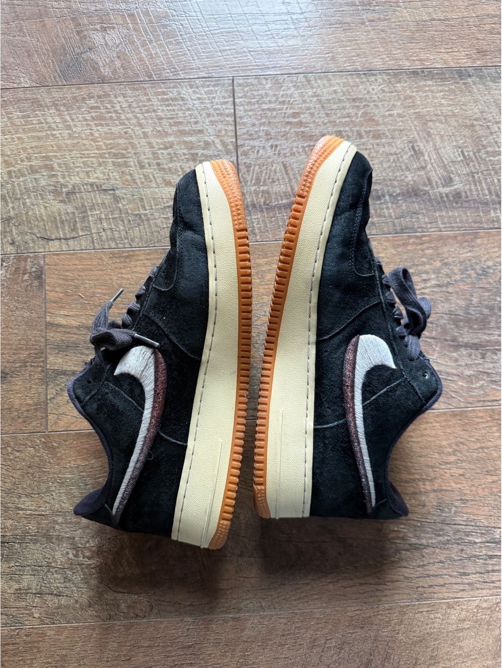 Nike Air Force 1 Low Black Suede Gum Sole Sneakers 898889-010 Womens 10.5